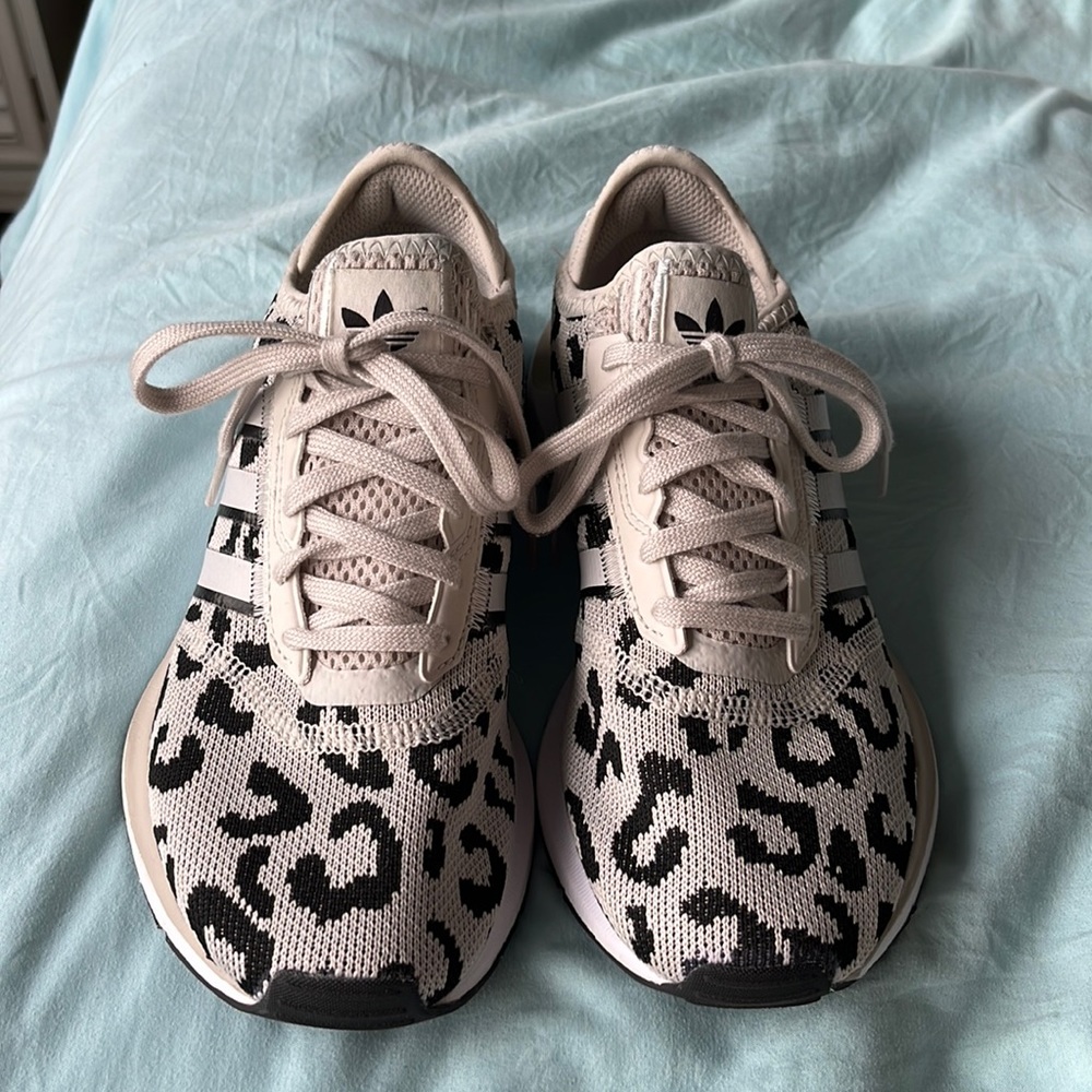 Adidas swift run leopard